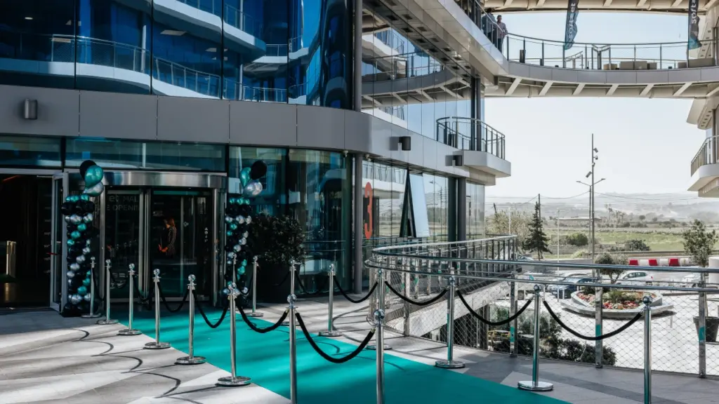 Ingresso degli uffici Soft2Bet con design aziendale moderno